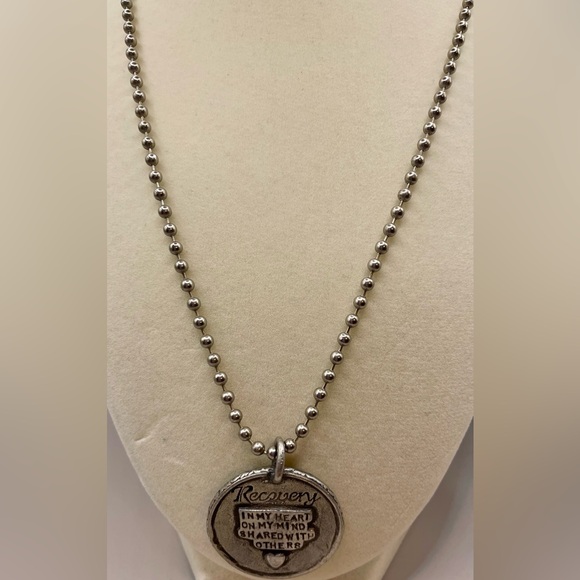 Recovery pendant on 20 inch chain - Picture 2 of 4